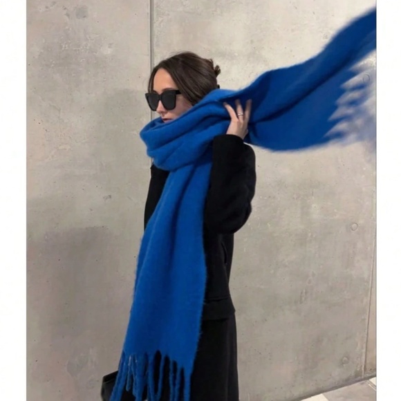 Blue Wide Shawl Scarf With Tassels Fuzzy Knit - Picture 2 of 10